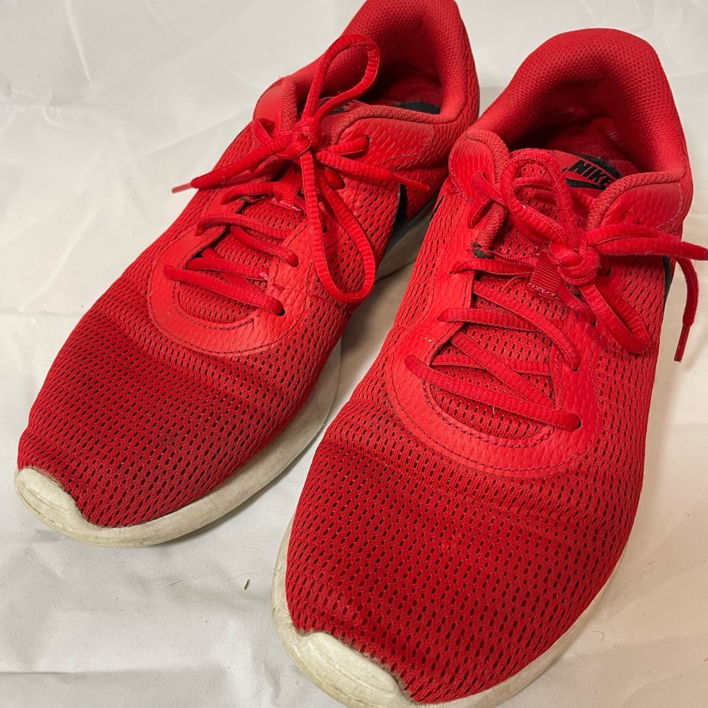 Men’s Nike Red Tanjun Shoes
